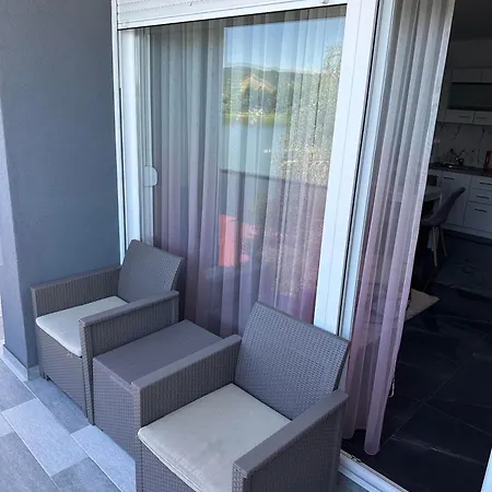 Romantika 1 * Ostrovo